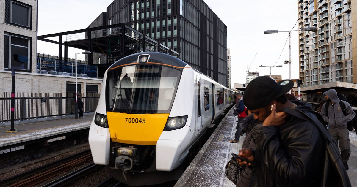 Thameslink delays LIVE: Travel chaos as passengers 'trapped in tunnel | UK | News