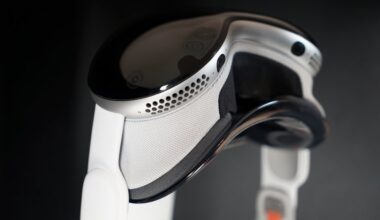 Apple Vision Pro will use eye tracking to let you scroll apps