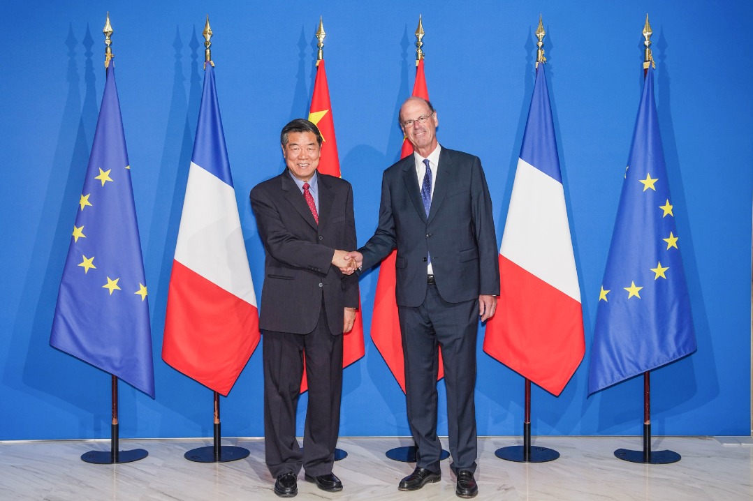 China ready to work with France to safeguard open, cooperative intl economic, trade environment: vice-premier