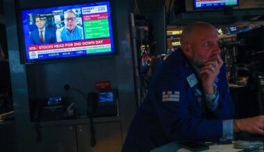 Bond Market Signaling Stagflation May Be in Sight, Apollo Economist Says