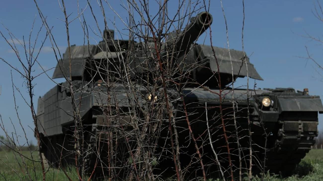 UK sends ''Ikea-style'' mock-ups of weapons to Ukraine to fool Russians