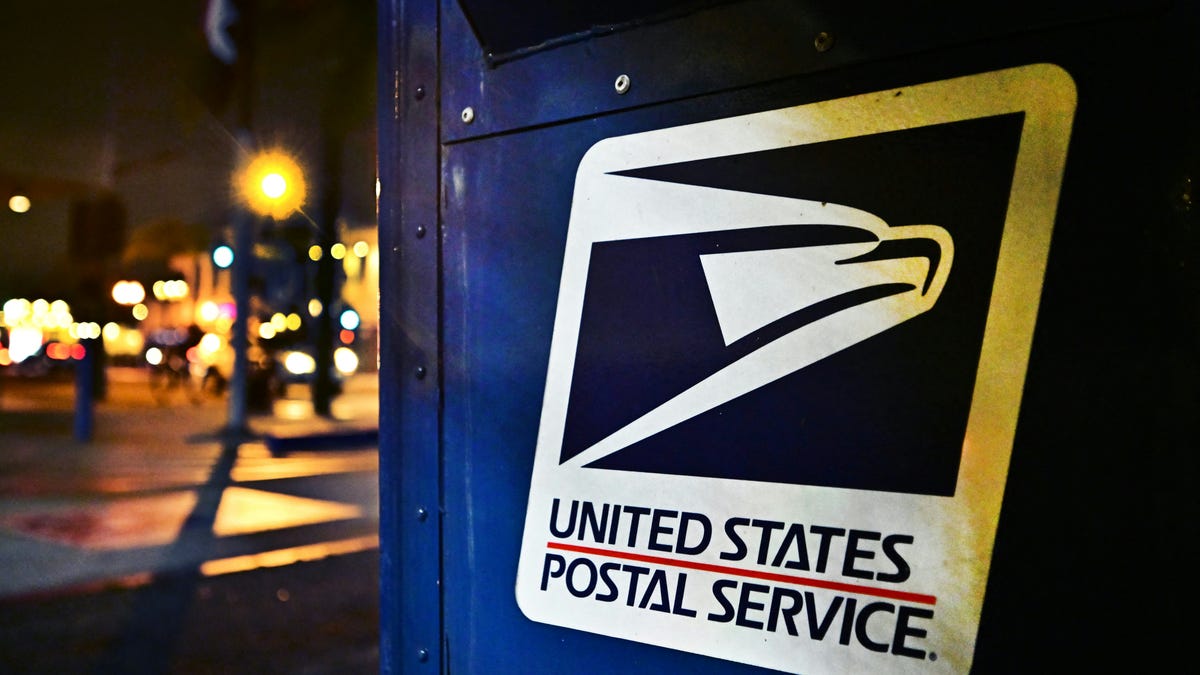 Are banks, post offices, UPS, FedEx open or closed Memorial Day 2025?