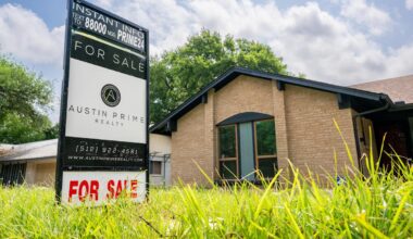 Mortgage rates hold steady after few surprises from labor data, Fed meeting