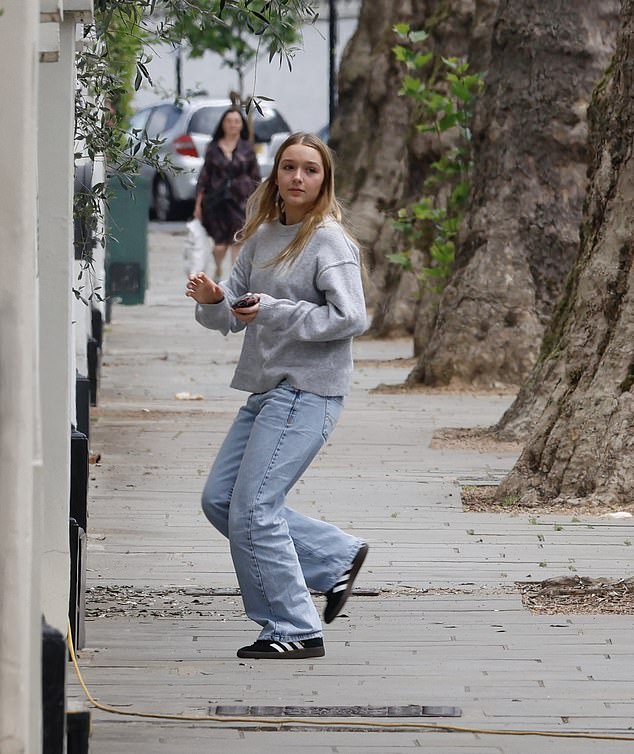 Harper kept it casual as she completed her look with some black Adidas trainers