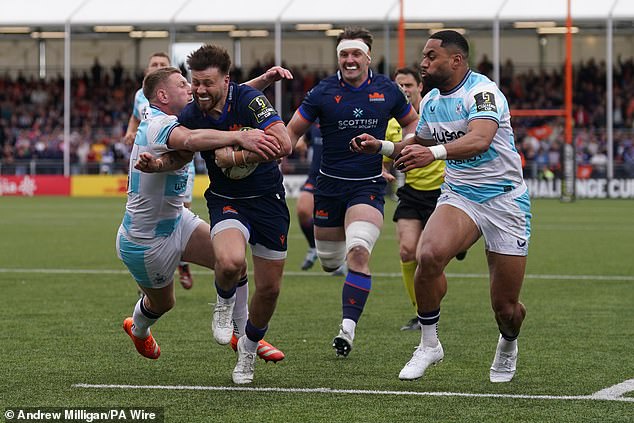 Bath superstar Finn Russell can't stop Edinburgh's Ali Price from scoring