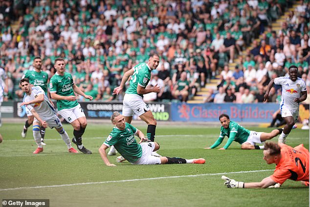 Manor Solomon scored a stoppage time winner to seal the Championship title for Leeds
