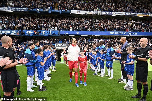 Arsenal are expected to give Liverpool a guard of honour ahead of their clash on Sunday