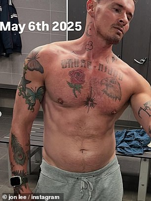 Jon looked phenomenal in the snaps