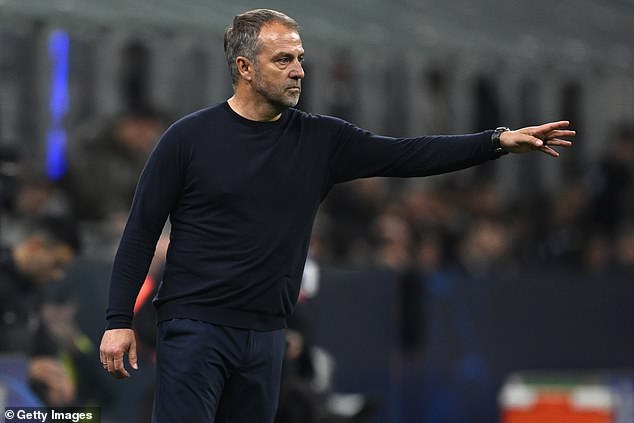 Flick embraces Lamine Yamal after Barcelona's elimination by Inter Milan on Tuesday