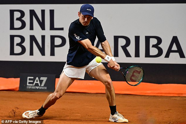 De Minaur managed to subdue a lively challenge from world No.95 Luca Nardi, 6-4 7-5