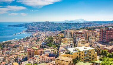 Earthquake and 'major seismic swarm' hits Naples as mayor appeals citizens for calm