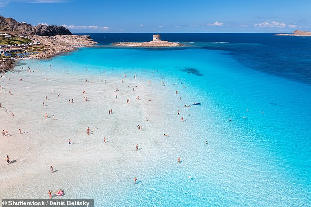 La Pelosa's fine white sand, crystal-clear turquoise water and sunny weather makes it look like it's in a far more exotic location