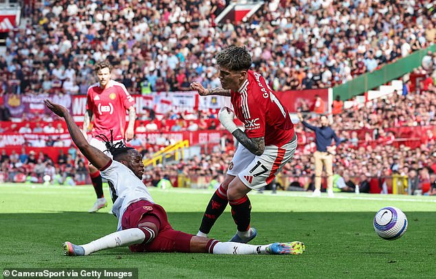 Aaron Wan-Bissaka's impressive one-on-one tackling has been credited to the cages by some