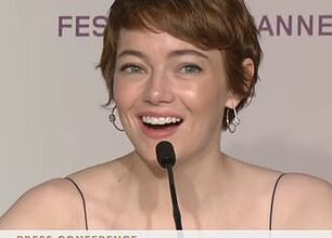Emma Stone had a sweet reunion with a reporter who said she changed his life on Saturday