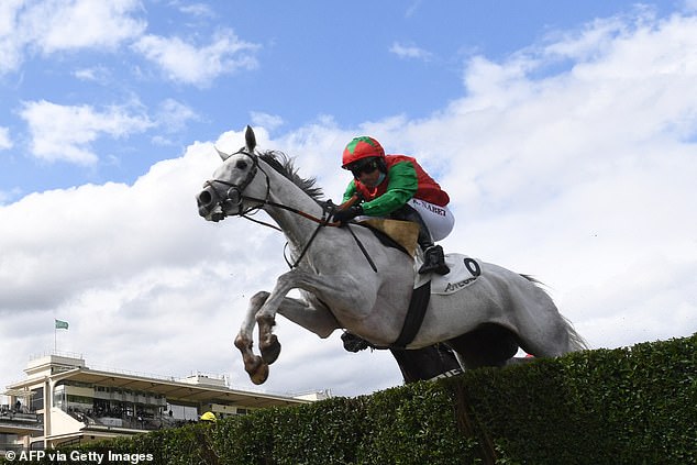 Kevin Nabet had fallen off of 6/5 favourite Lord Brett before holding onto L'Amazone too