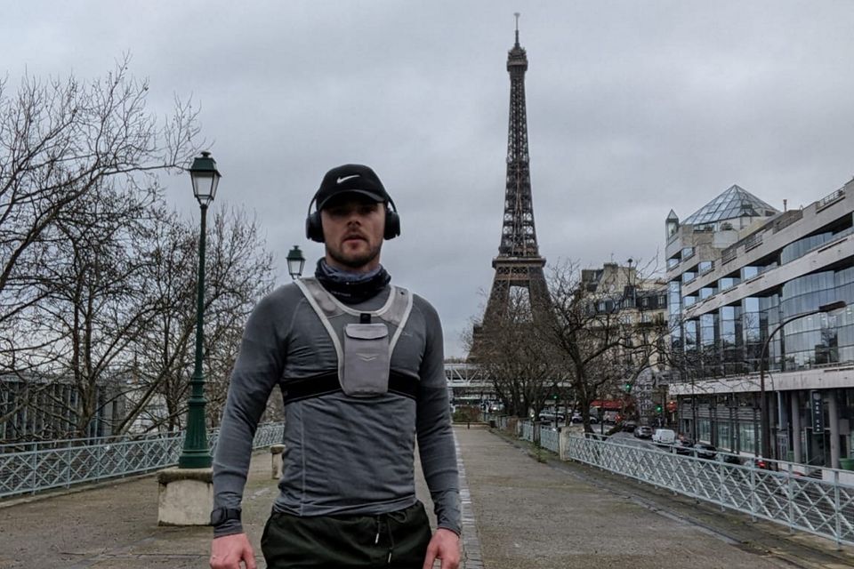 Glenn Murphy out for a jog in Paris. Photo: @FromPanictoParis/Instagram