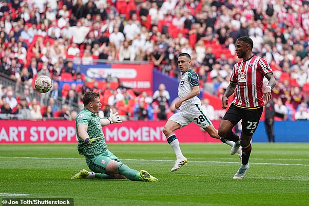 Sheffield United took the lead when Tyrese Campbell coolly chipped over the goalkeeper