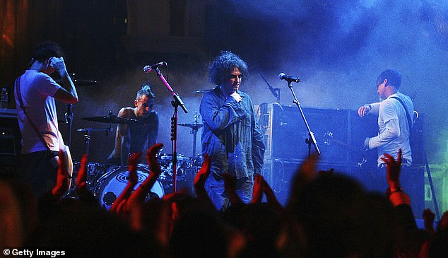 Hoppus said the near-kiss happened after The Cure frontman, Robert Smith, performed with the band in 2004 at Wembley stadium in London