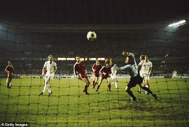 Peter Lorimer had a goal ruled out for offside despite confusion that it had been given at first