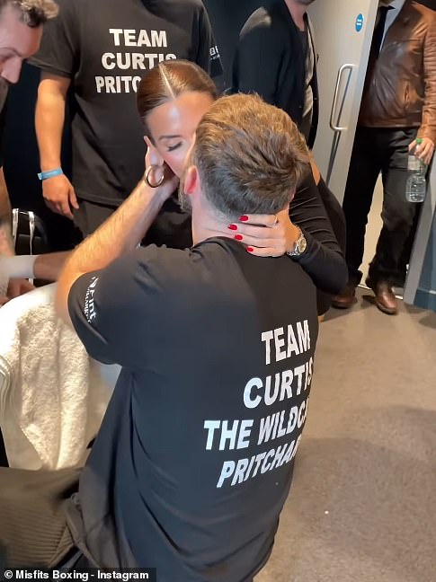The pair also put on a loved up display prior to the match after Misfits boxing shared a clip of Ekin planting a kiss on her boyfriend's lips as he taped up pre fight