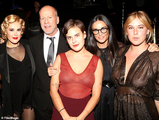 Rumer with her father, mother, and sisters Tallulah and Scout in 2015