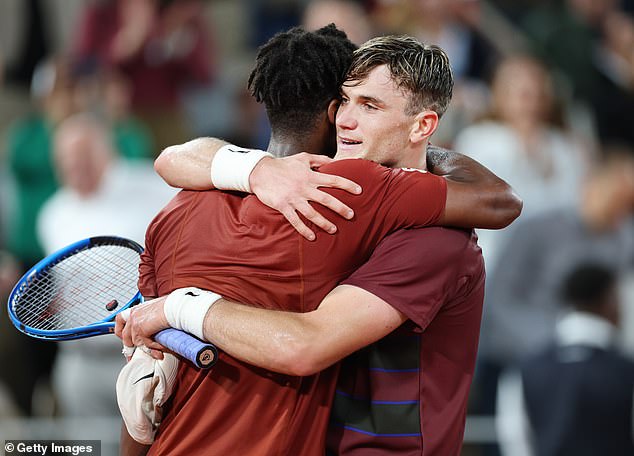 Draper won 6-3, 4-6, 6-3, 7-5 as he managed to make it through to the third round