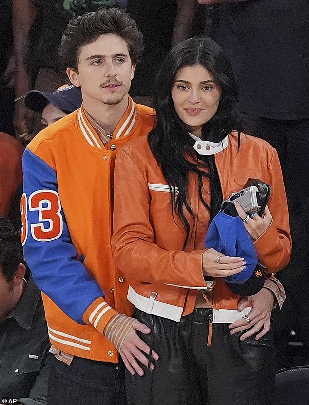 Timothee and Kylie had a hard time keeping their hands off one another as they watched the Knicks beat the Pacers