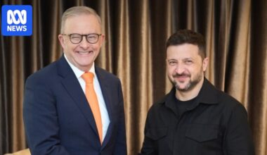 Anthony Albanese tells Volodymyr Zelenskyy Australia doing 'whatever we can' to pressure on Russia