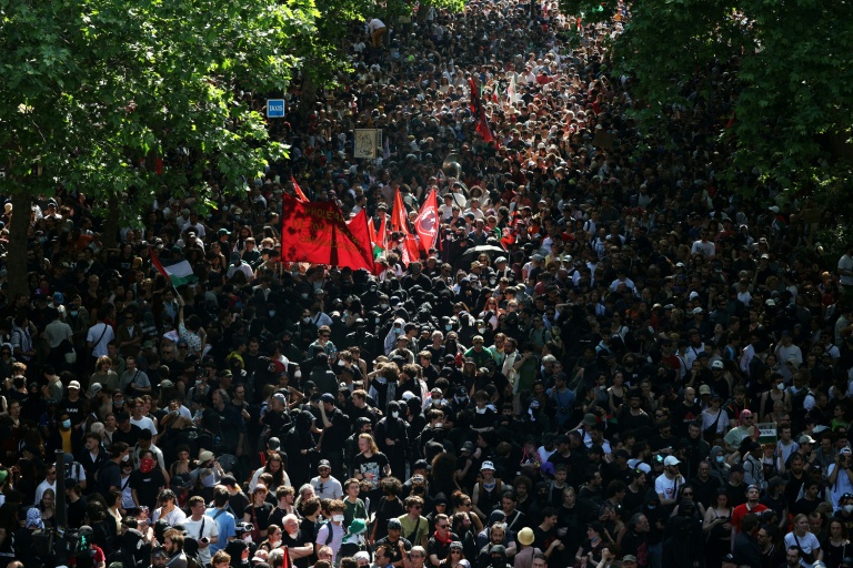 Masked Protesters Attack Socialists At France May Day Rally - Barron's