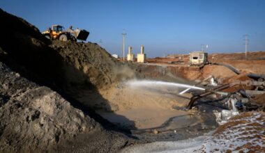 Ukraine expected to ratify US minerals deal lacking security guarantees | Russia-Ukraine war News