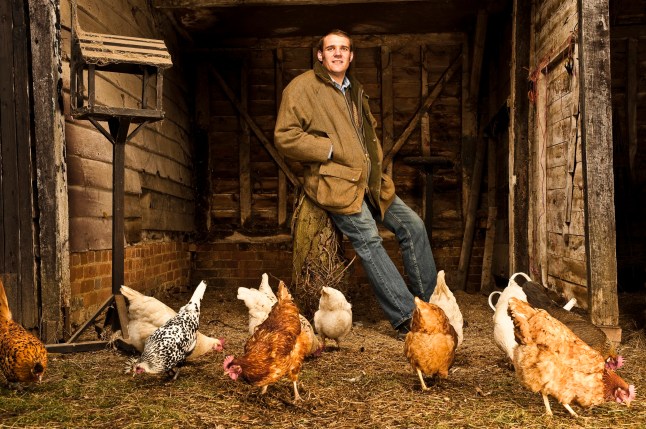 Television programmes: Farmer wants a wife DEREK. Licensed by CHANNEL 5 BROADCASTING. Five Stills: 0207 550 5509. Free for editorial press and listings use in connection with the current broadcast of Channel 5 programmes only. This Image may only be reproduced with the prior written consent of Channel 5. Not for any form of advertising, internet use or in connection with the sale of any product.