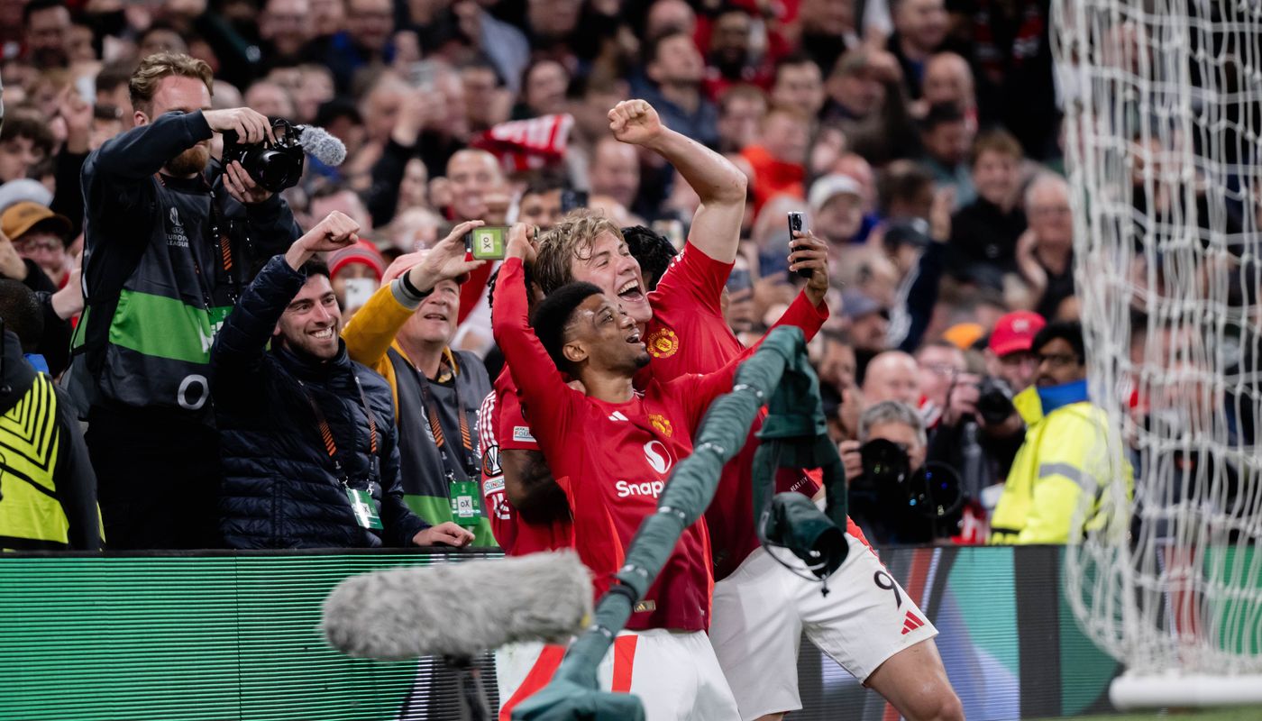 Jubilant Amad and Rasmus Hojlund strike a pose