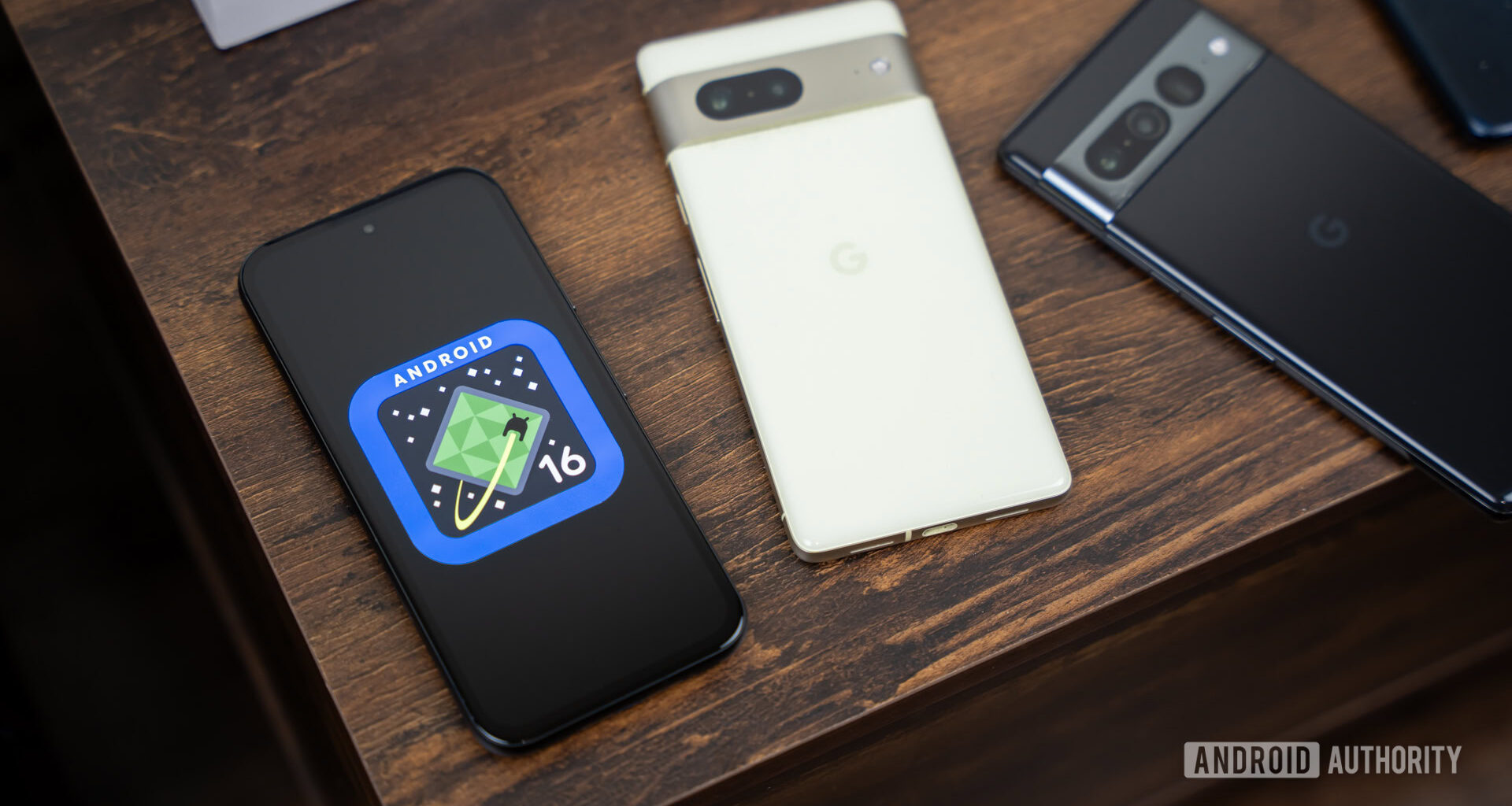 Android 16 logo on smartphone 01