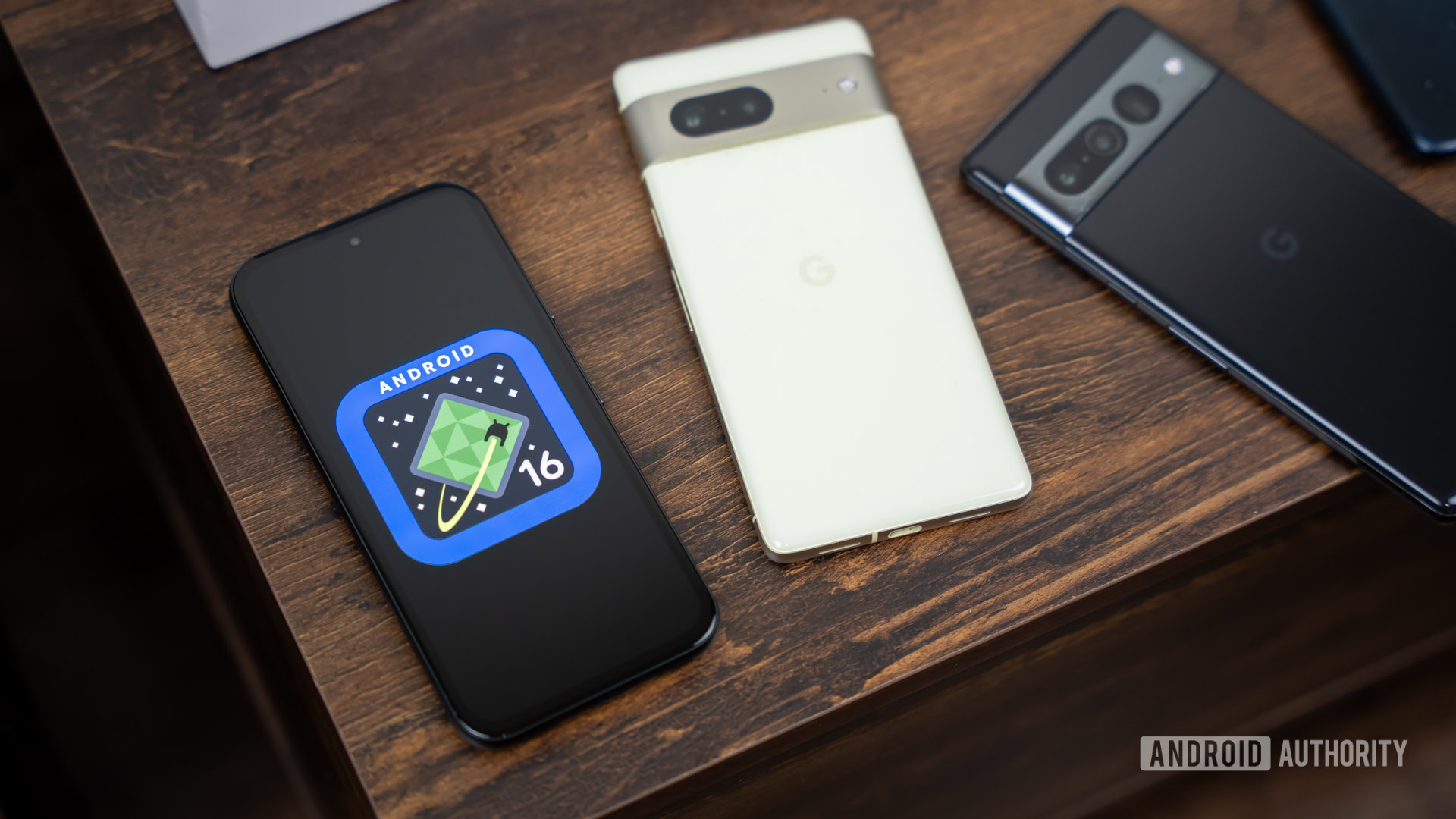 Android 16 logo on smartphone 01