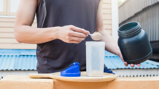 Whey protein 2kg pack can help you achieve your fitness goals effectively.(Adobe Stock)