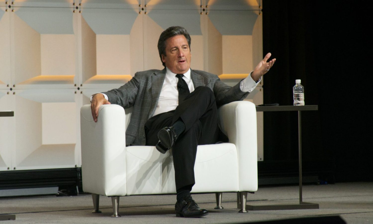 MGM reaches employment agreement with CEO Bill Hornbuckle through 2028 — CDC Gaming