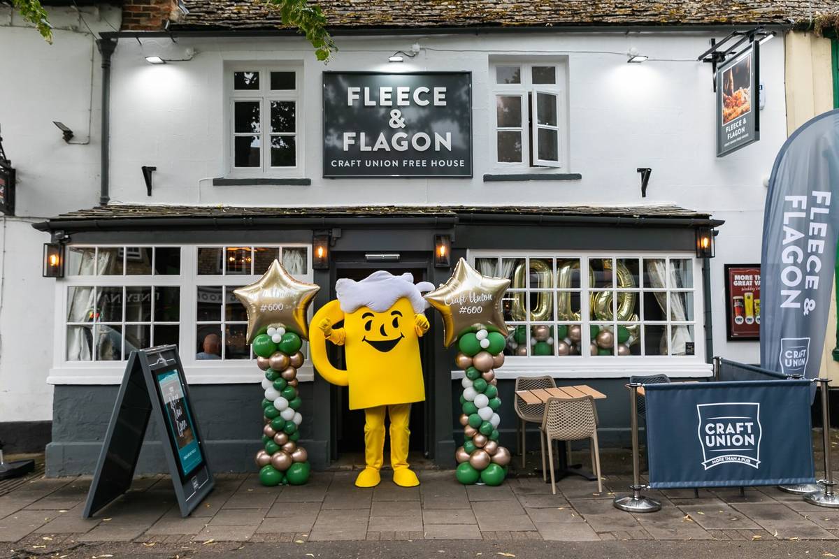 outside fleece and flagon pub, the 600th craft union site