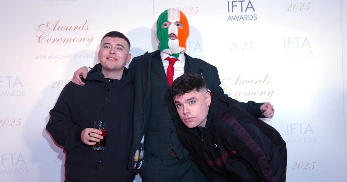 U.S streams almost double as music fans flock to Kneecap amid effort to ‘deplatform’ Belfast rappers – The Irish News