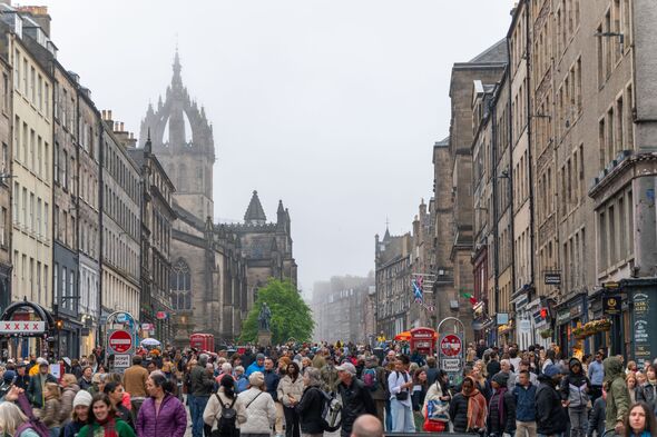 Tourists on the Royal mile in Edinburgh, Scotland