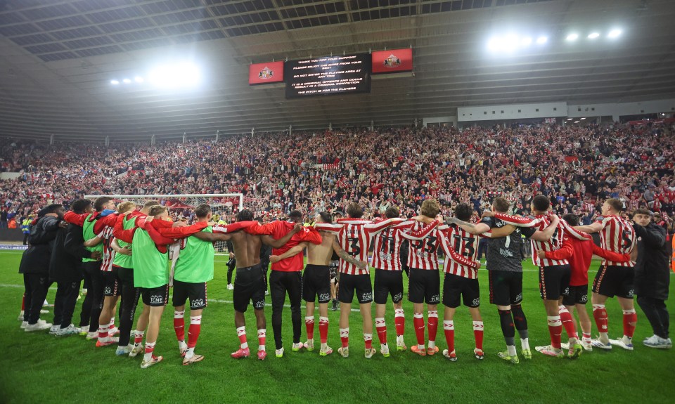 SUNDERLAND, ENGLAND -May 13: Sunderland celebrate the win in front of the home fans during the Sky Bet Championship Play-Off Semi Final Second Leg match between AFC Sunderland and Coventry City at Stadium of Light on May 13, 2025 in Sunderland, England. (Photo by IMartin Swinney/Sunderland AFC via Getty Imag