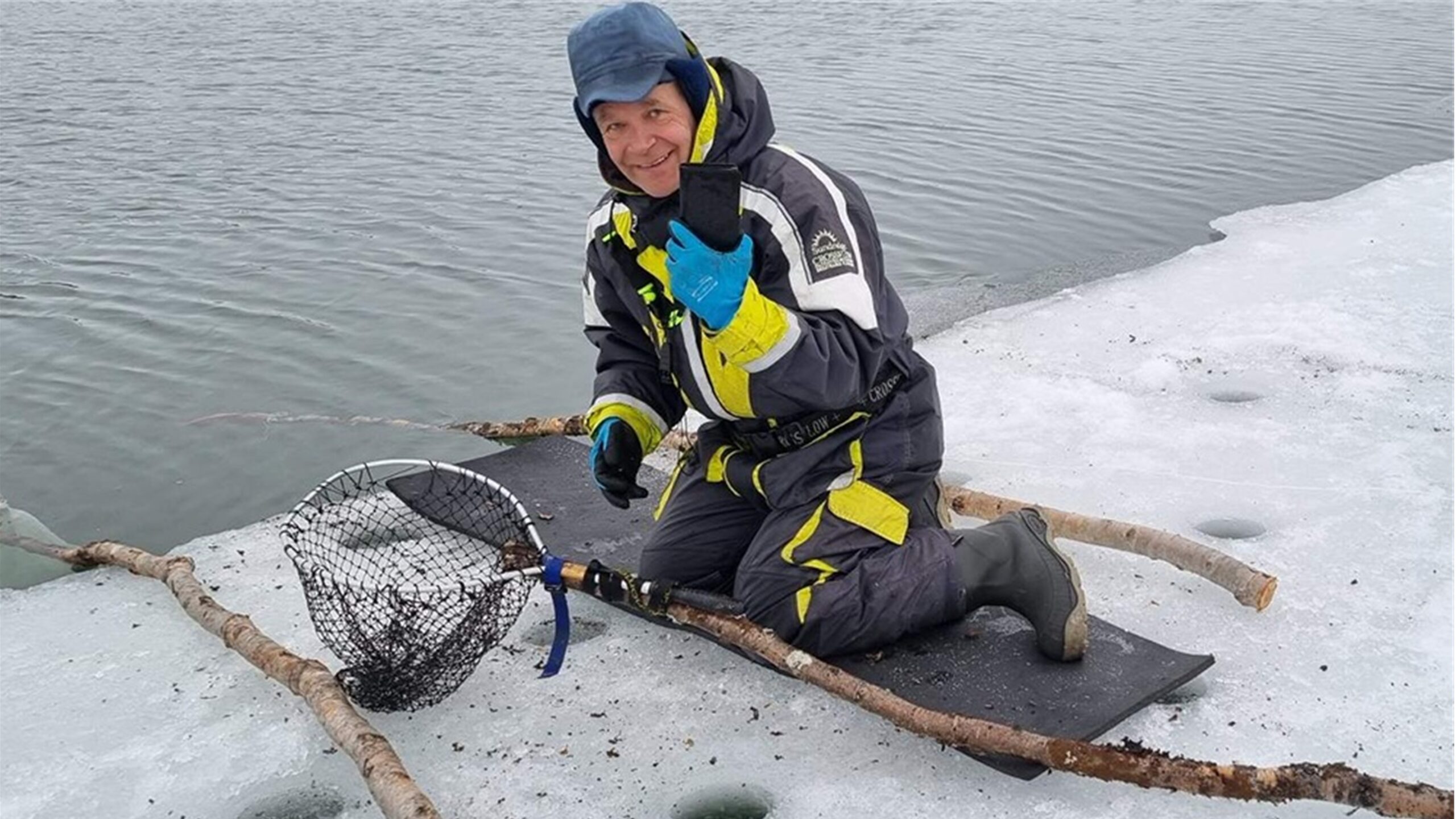 Galaxy S23 Ultra Survives Freezing Arctic River
