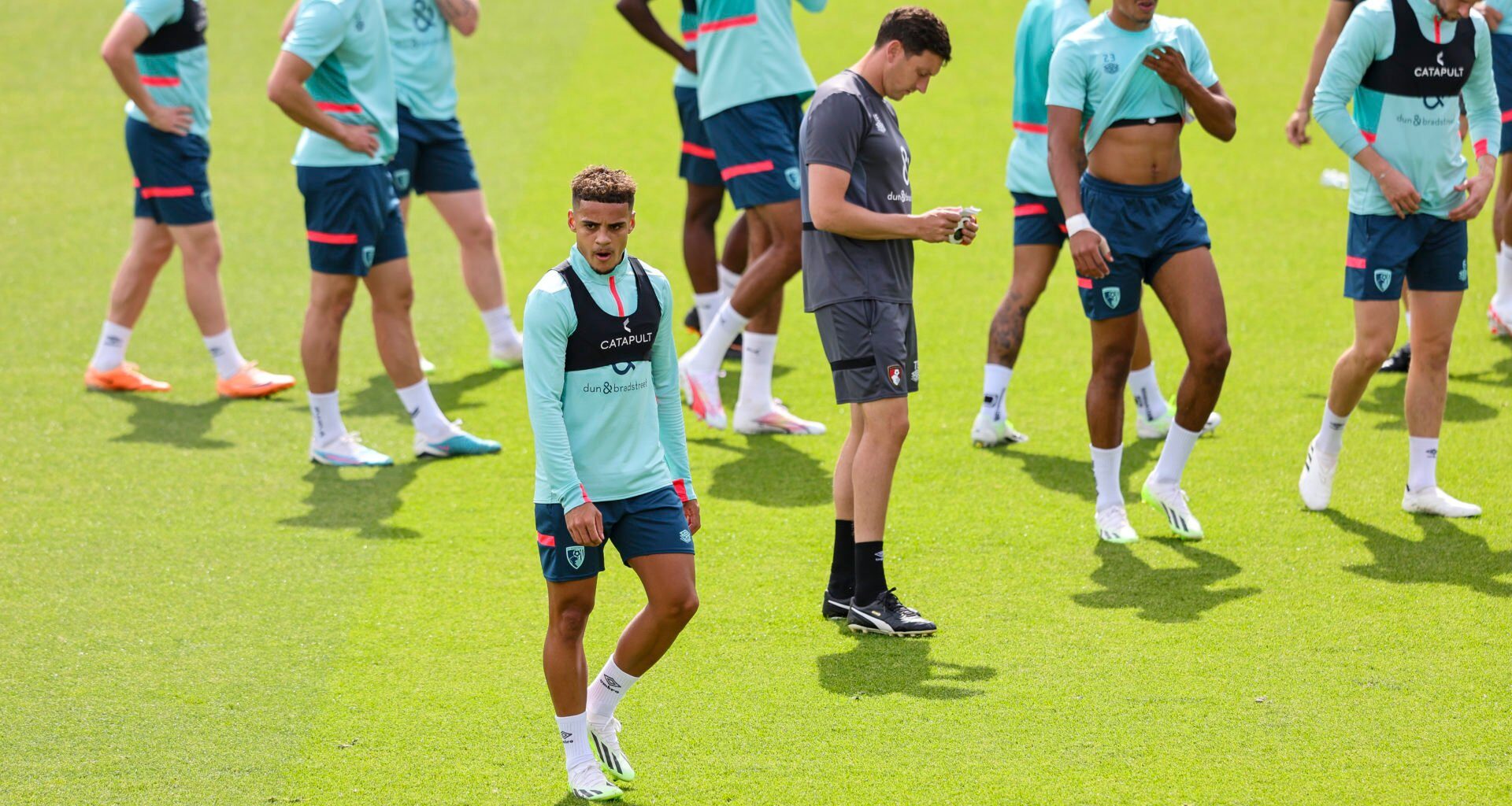 £7m player on Leeds United shortlist confirms he is on the move this summer with Instagram post