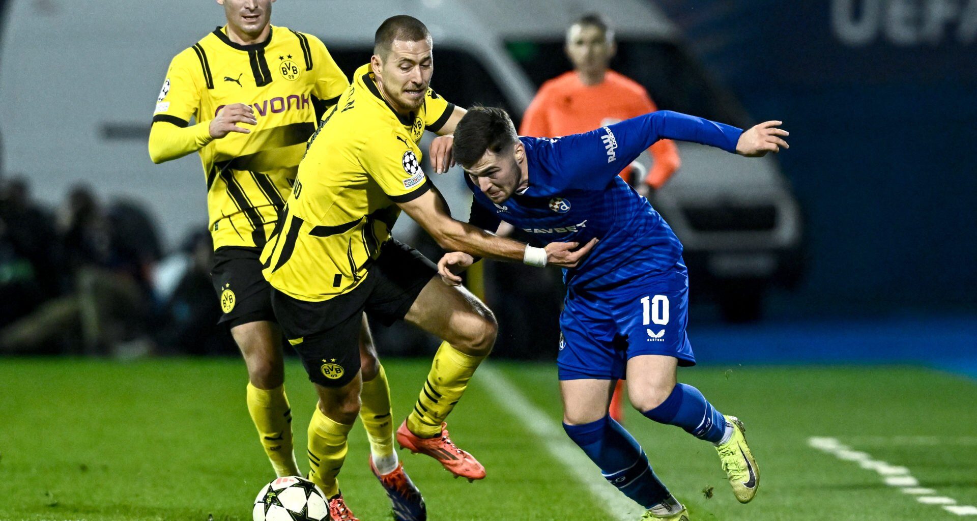 Newcastle United move quickly with approach for midfielder as Leeds United plot silently