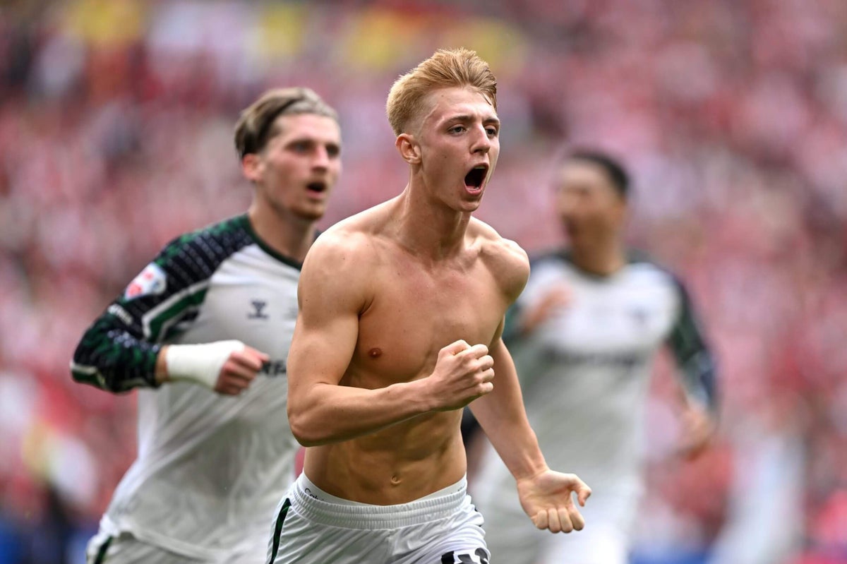 Sheffield United 1 Sunderland 2 – Departing Tommy Watson’s £200m goal secures Premier League promotion