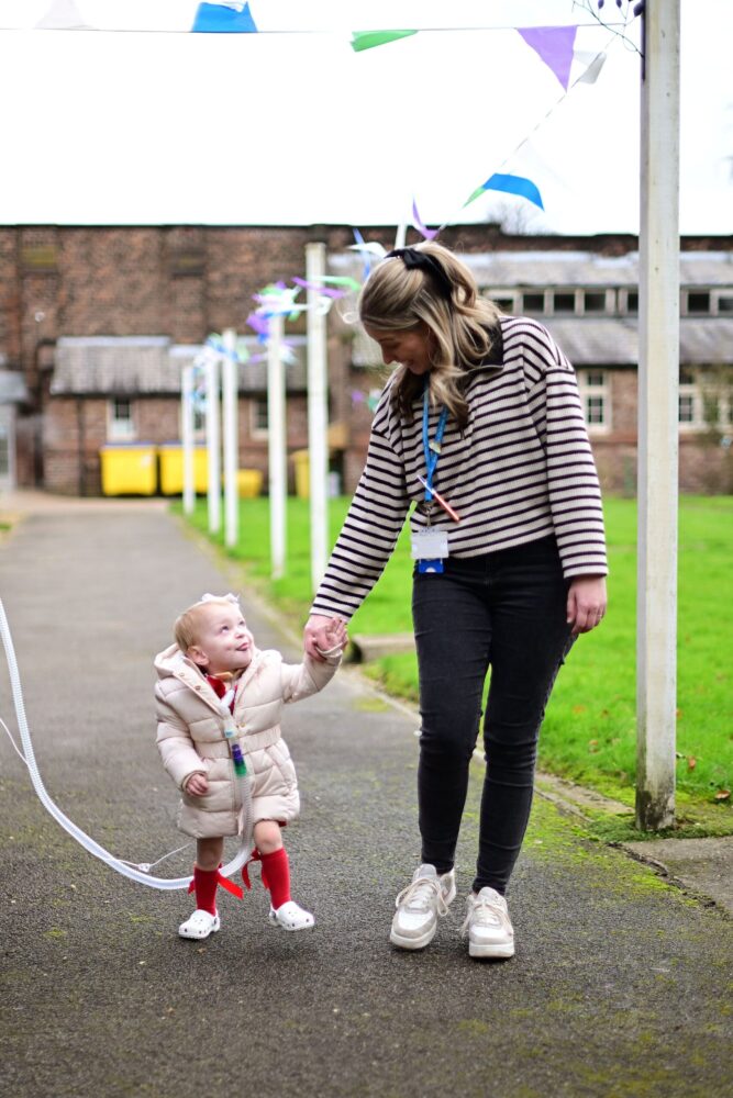 Harlow&Laura - Claire House