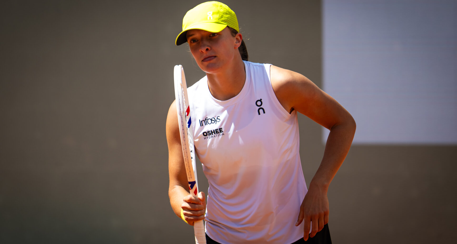 Swiatek back on familiar ground, and back in business in Rome