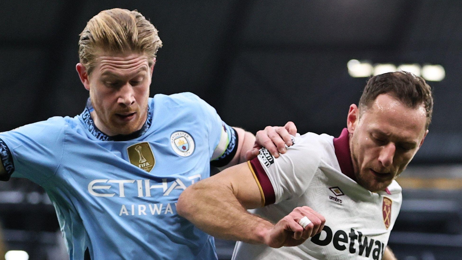 Farke eyes bargain as rivals join race for Premier League free agent