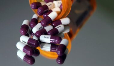 Trump signs executive order setting 30-day deadline for drugmakers to lower prescription drug costs - CTV News