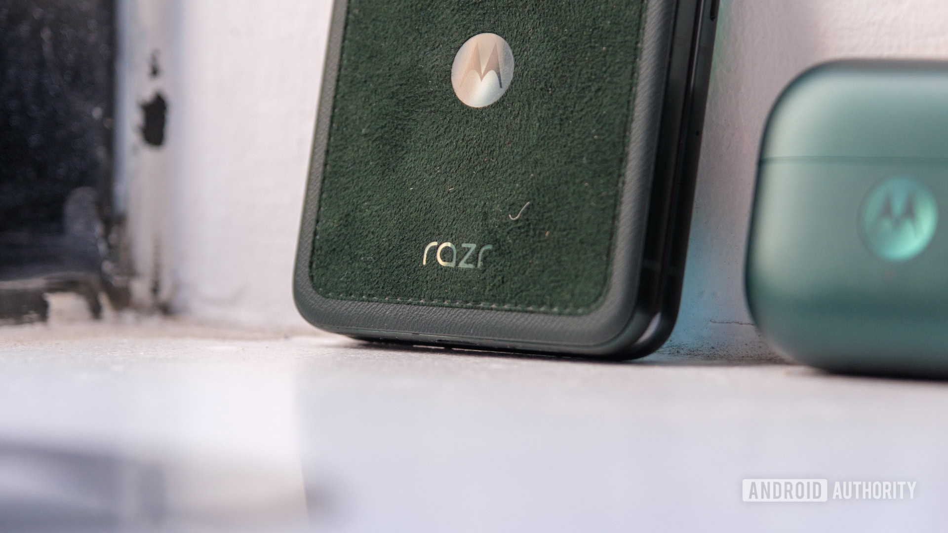 Motorola Razr Ultra logo on Alcantara version