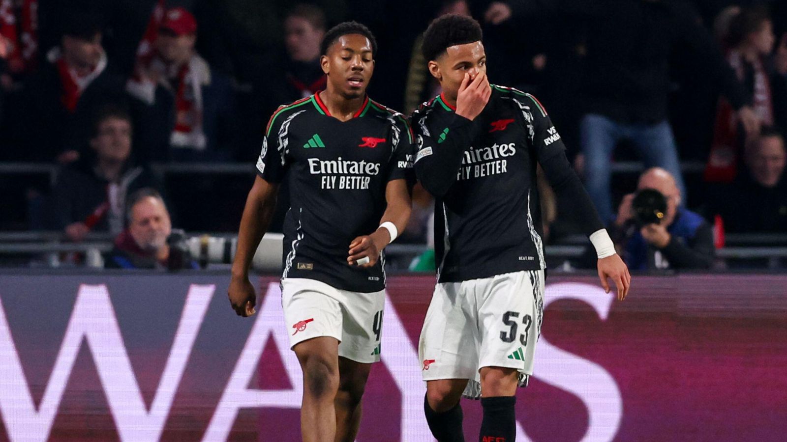 Shock transfer exit on as Chelsea, Liverpool circle amid 'primary reason' for contract standoff